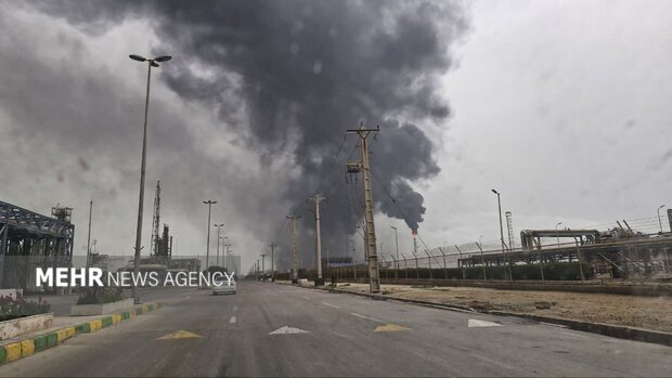 العدو الصهیو امريكي يهاجم مجمع مرودشت للبتروكيمياويات