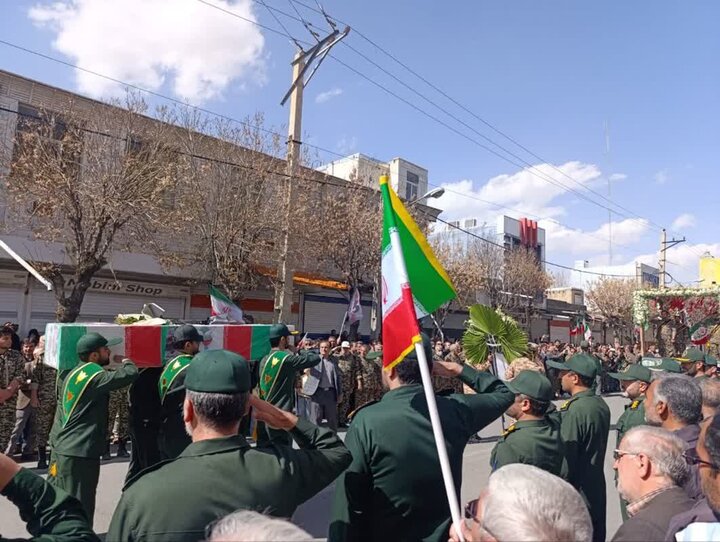 پیکر شهید «محمدحسین صوفی» در ازنا تشییع شد