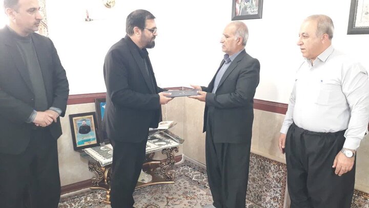 تجلیل از خانواده شهید «محمد سخاوتی» در کامیاران