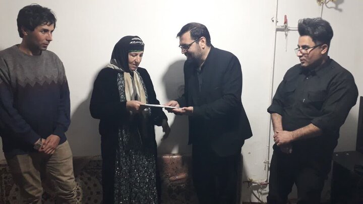 تجلیل مدیرکل فرهنگ کردستان از خانواده هنرمند کامیارانی