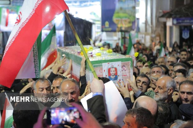 آئین وداع با پیکر شهید جنگ رمضان «علی غلامی» در زادگاهش فومن