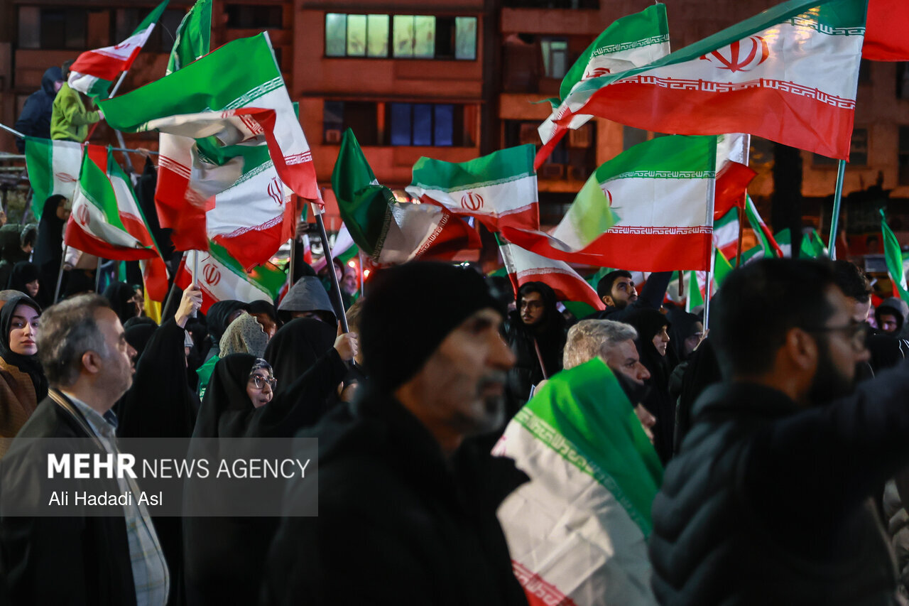 استمرار التجمعات الليلية في طهران دعما للوطن والمجاهدين