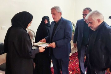 دیدار مسئولان با خانواده‌های شهدای جنگ رمضان در اهر و هریس
