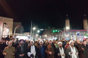 تداوم تجمع شبانه مردم هریس در حمایت از نیروهای مسلح