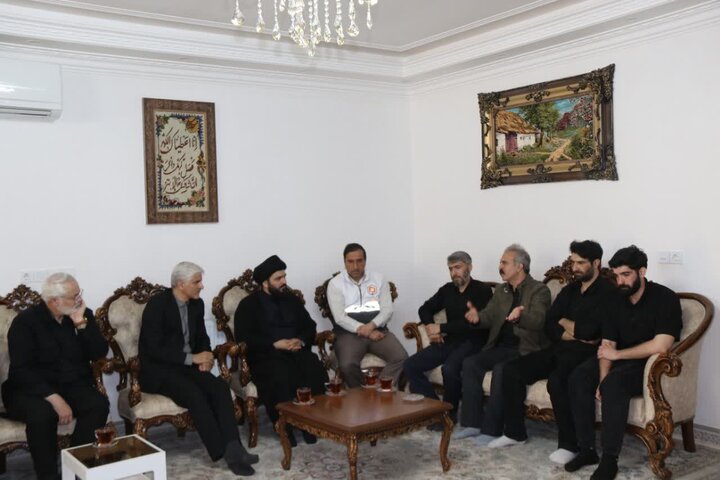 دیدار معاون عمرانی استاندار لرستان با خانواده شهید الیاسی