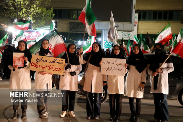 اجتماع کادر درمانِ همدان در محکومیت حملات امریکایی صهیونی