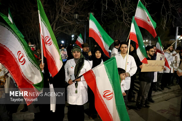 اجتماع کادر درمانِ همدان در محکومیت حملات امریکایی صهیونی