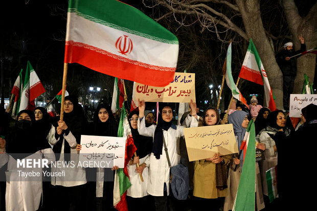اجتماع کادر درمانِ همدان در محکومیت حملات امریکایی صهیونی