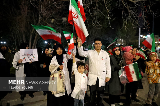 اجتماع کادر درمانِ همدان در محکومیت حملات امریکایی صهیونی