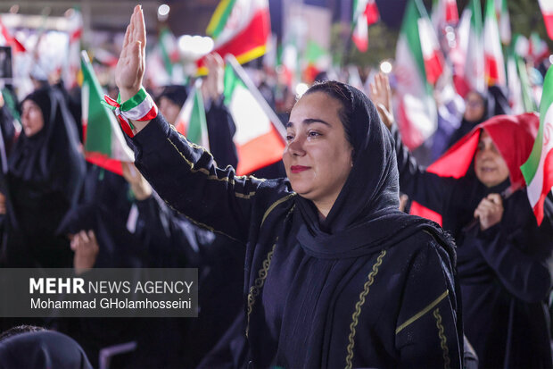 وداع با پیکر شهید حسین رضایی در بوشهر
