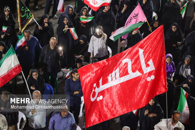 وداع با پیکر شهید حسین رضایی در بوشهر