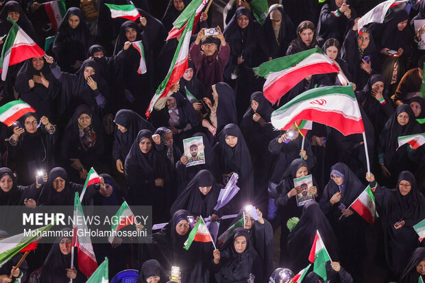 وداع با پیکر شهید حسین رضایی در بوشهر