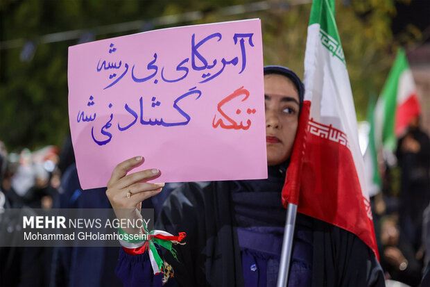 وداع با پیکر شهید حسین رضایی در بوشهر