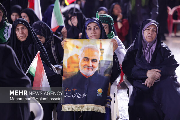وداع با پیکر شهید حسین رضایی در بوشهر