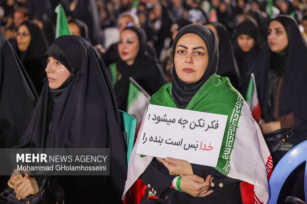 وداع با پیکر شهید حسین رضایی در بوشهر