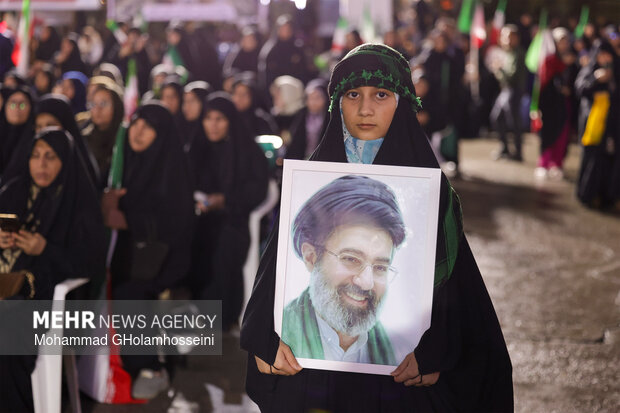 وداع با پیکر شهید حسین رضایی در بوشهر