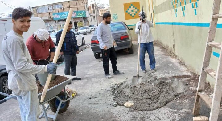 تداوم خدمت‌رسانی جهادی به مناطق آسیب‌دیده قم به همت مهاجرین+ تصاویر