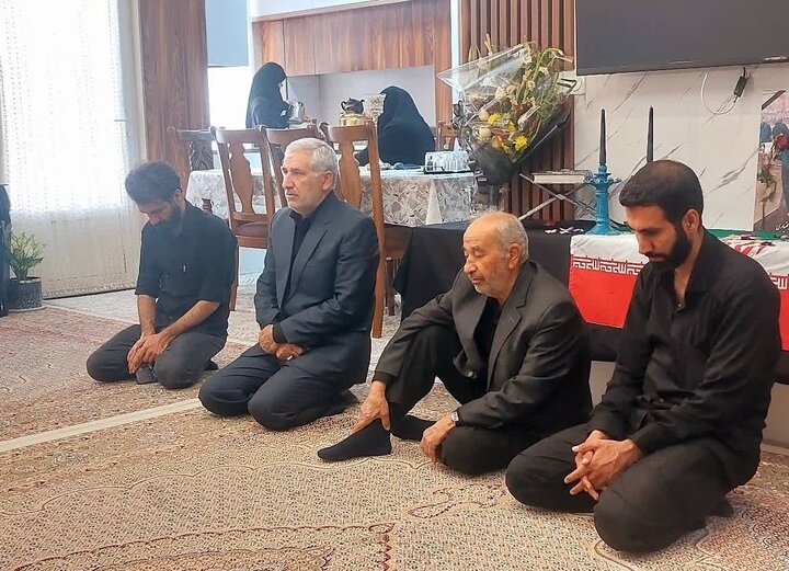 دیدار مسئولان بنیاد شهید با خانواده‌های ۴ شهید جنگ رمضان در خرم‌آباد