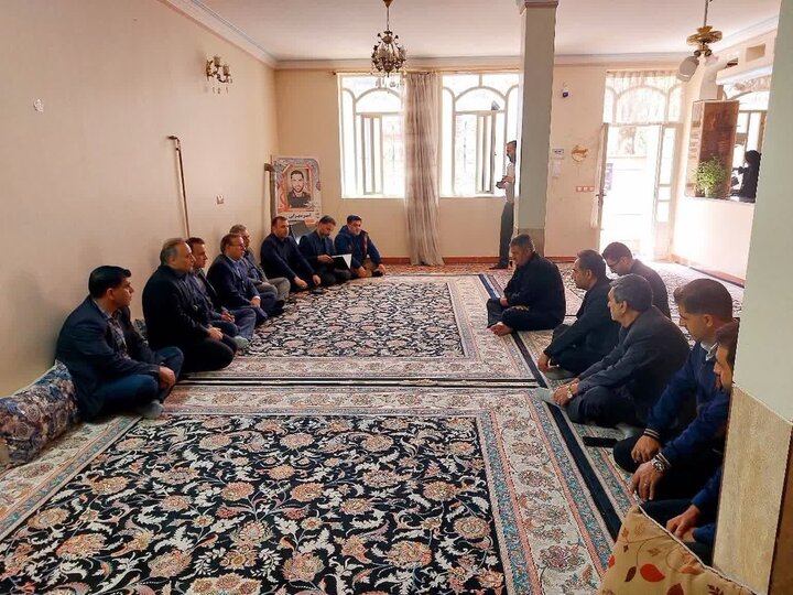 دیدار مسئولان بنیاد شهید با خانواده‌های ۴ شهید جنگ رمضان در خرم‌آباد