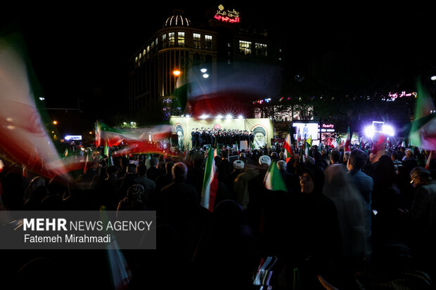 اجتماع حمایت از رزمندگان در مقابله با دشمن آمریکایی - صهیونی