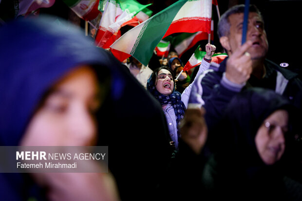 اجتماع حمایت از رزمندگان در مقابله با دشمن آمریکایی - صهیونی