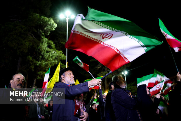 اجتماع حمایت از رزمندگان در مقابله با دشمن آمریکایی - صهیونی