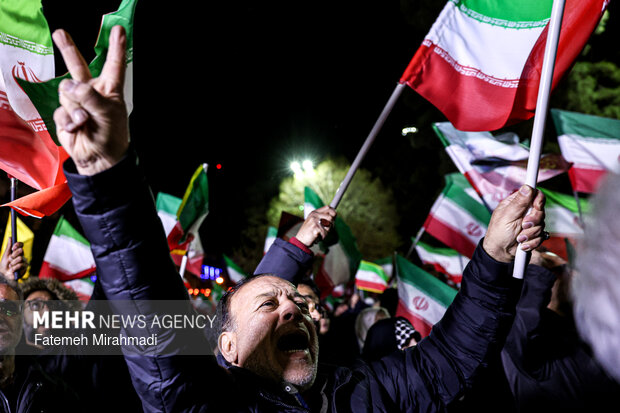 اجتماع حمایت از رزمندگان در مقابله با دشمن آمریکایی - صهیونی