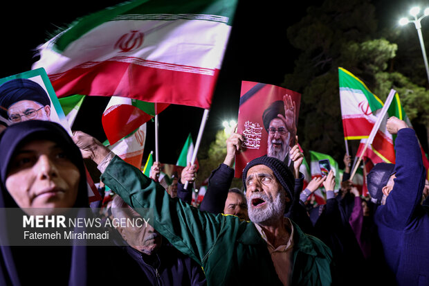 اجتماع حمایت از رزمندگان در مقابله با دشمن آمریکایی - صهیونی