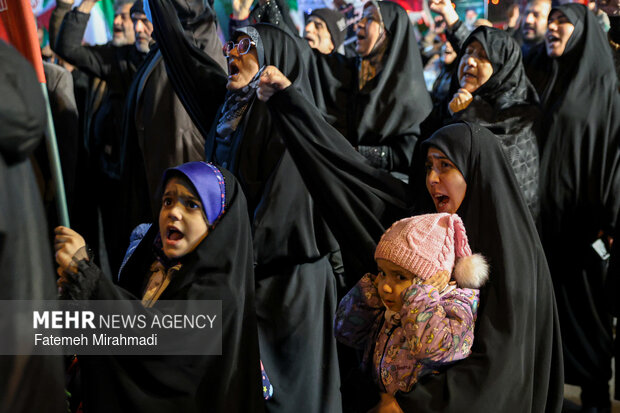 اجتماع حمایت از رزمندگان در مقابله با دشمن آمریکایی - صهیونی