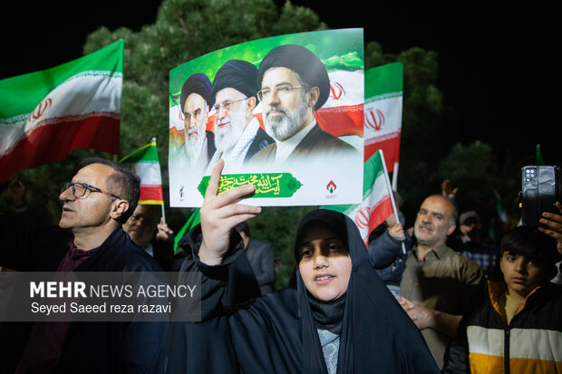 اجتماع  مردم کاشان  در حمایت از رزمندگان در مقابله با دشمن آمریکایی - صهیونی