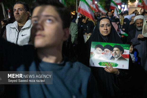 اجتماع  مردم کاشان  در حمایت از رزمندگان در مقابله با دشمن آمریکایی - صهیونی