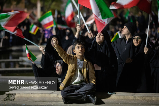 اجتماع  مردم کاشان  در حمایت از رزمندگان در مقابله با دشمن آمریکایی - صهیونی