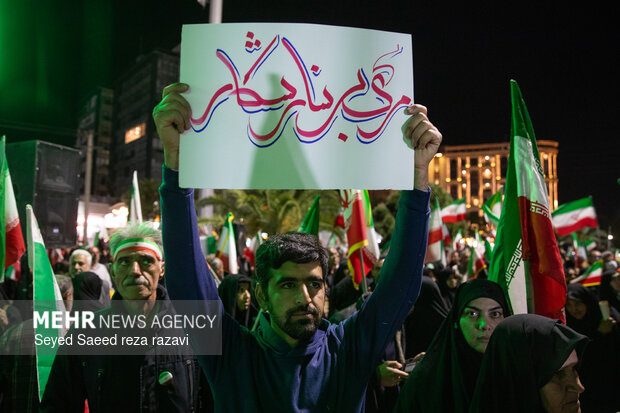 اجتماع  مردم کاشان  در حمایت از رزمندگان در مقابله با دشمن آمریکایی - صهیونی