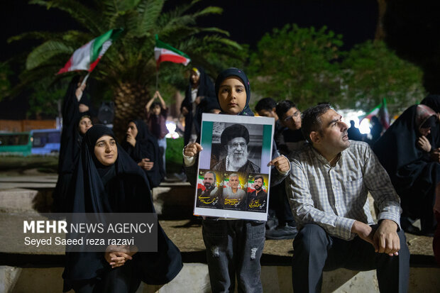 اجتماع  مردم کاشان  در حمایت از رزمندگان در مقابله با دشمن آمریکایی - صهیونی