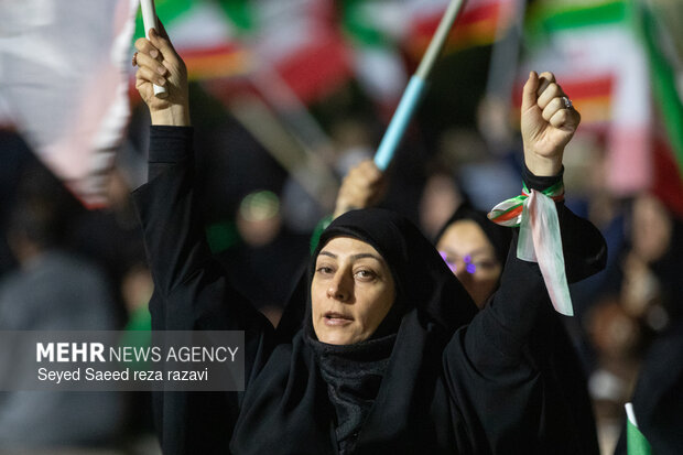 اجتماع  مردم کاشان  در حمایت از رزمندگان در مقابله با دشمن آمریکایی - صهیونی