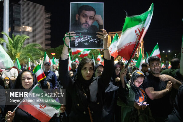 اجتماع  مردم کاشان  در حمایت از رزمندگان در مقابله با دشمن آمریکایی - صهیونی