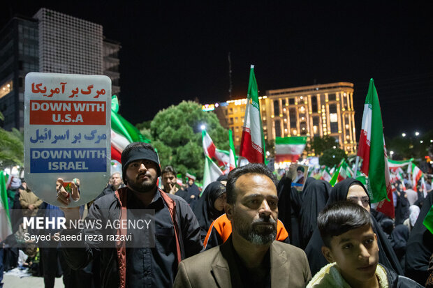 اجتماع  مردم کاشان  در حمایت از رزمندگان در مقابله با دشمن آمریکایی - صهیونی