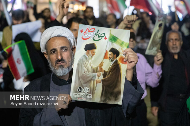 اجتماع  مردم کاشان  در حمایت از رزمندگان در مقابله با دشمن آمریکایی - صهیونی