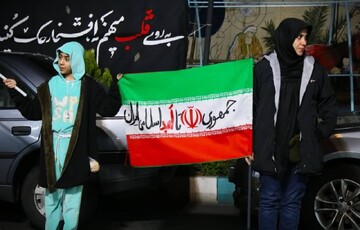 در تهران آدم‌ها در خط مقدم جنگ ایستاده‌اند!