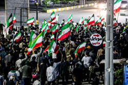 İran halkı meydanları boş bırakmıyor