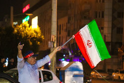 سنگربانی مردم بندرعباس تا ساعاتی از بامداد در خیابان