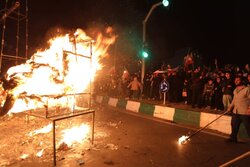 آتش زدن نمادهای شیطان پرستی در تجمع شبانه قرچکی ها