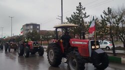 رژه تراکتورسواران روستاهای خلخال در بیعت با رهبر انقلاب اسلامی