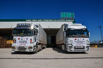 Türkiye İran'a insani yardım gönderdi (+foto)