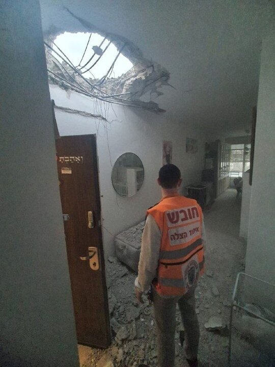 İran füzesinden ayrılan mühimmatlar Hayfa’da 10 noktaya isabet etti