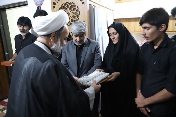 دیدار نماینده ولیفقیه در سیستان و بلوچستان با خانواده شهدا جنگ رمضان