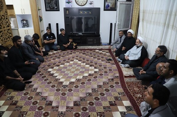 دیدار نماینده ولی‌فقیه در سیستان و بلوچستان با خانواده شهدا جنگ رمضان