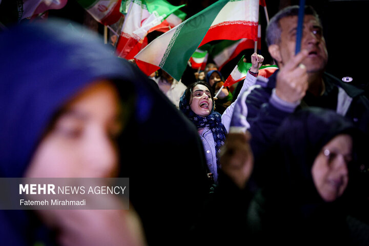 حضور اهالي طهران الشوارع