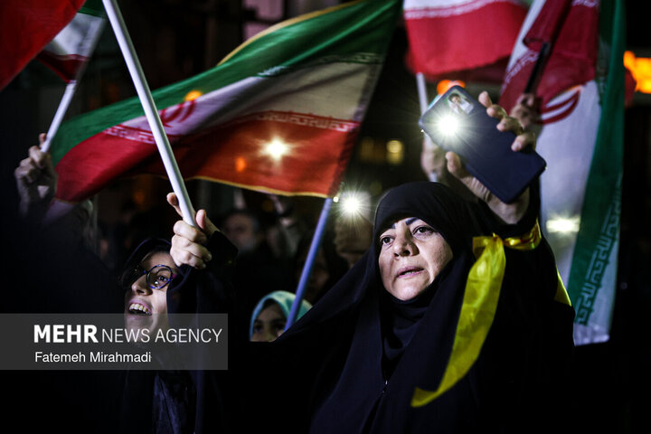 حضور اهالي طهران الشوارع