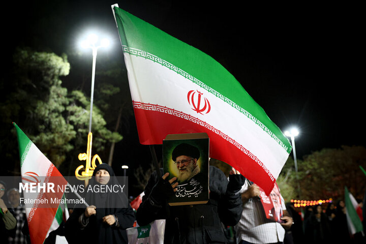 حضور اهالي طهران الشوارع